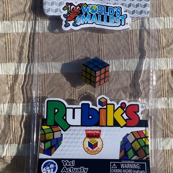 World’s Smallest Rubik Cube Mini Toy - Picture 4 of 5